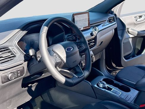 Used 2025 Ford Escape ST-Line AWD/4WD image 4