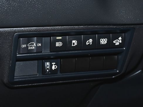 Used 2024 Toyota Sequoia Platinum image 16