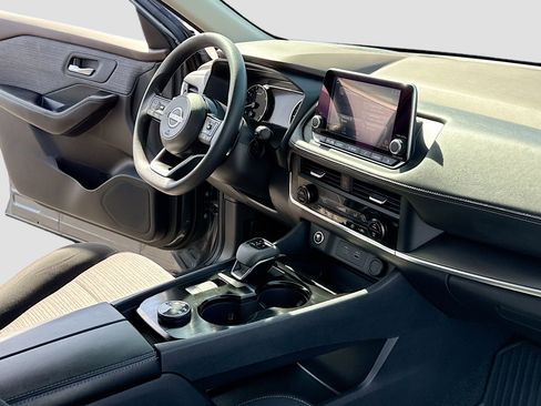 Used 2023 Nissan Rogue SV image 5