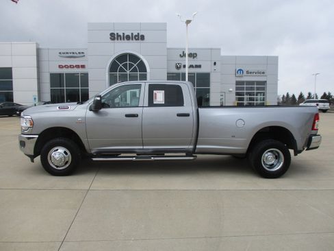 Used 2024 RAM 3500 Tradesman w/ Chrome Appearance Group image 2