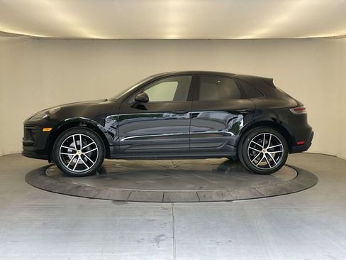 Certified 2023 Porsche Macan AWD/4WD image 2