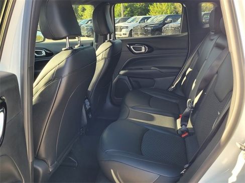 Used 2026 Jeep Compass Latitude image 11