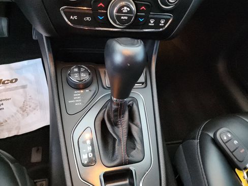 Used 2022 Jeep Cherokee Trailhawk image 37