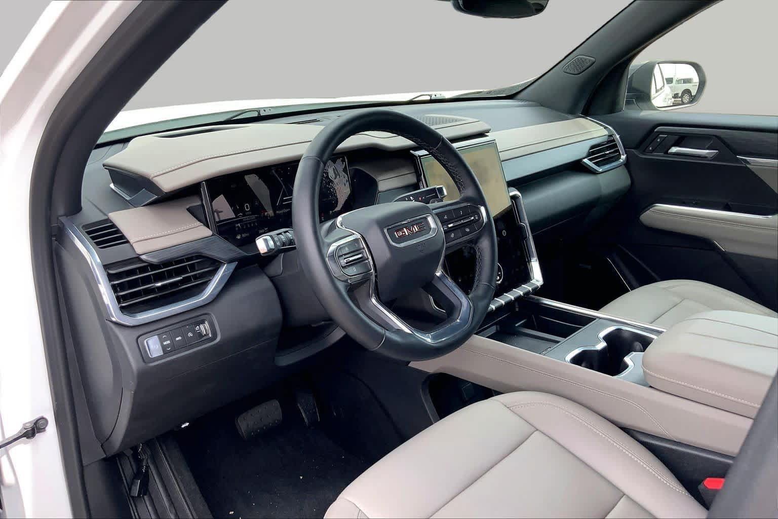 Used 2026 GMC Acadia Elevation w/ Elevation Premium Package AWD/4WD image 18