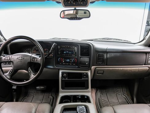 Used 2006 Chevrolet Suburban LT w/ Preferred Equipment Group RWD image 16