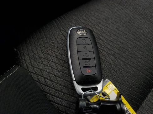 Used 2025 Nissan Rogue SV AWD/4WD image 24