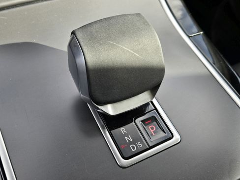 Used 2025 Land Rover Range Rover Velar Dynamic SE image 21