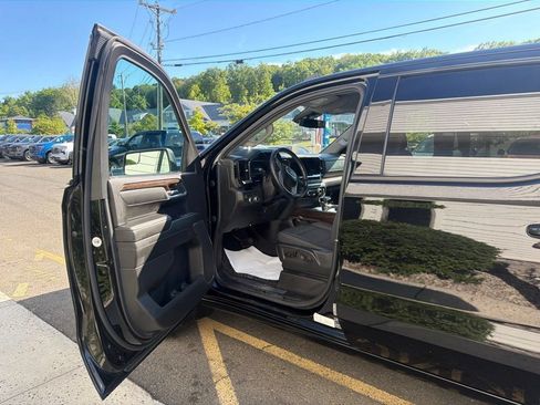 Used 2024 GMC Sierra 1500 Elevation w/ X31 Off-Road Package AWD/4WD image 9