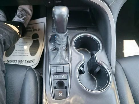 Used 2022 Toyota Camry SE w/ Convenience Package FWD image 30