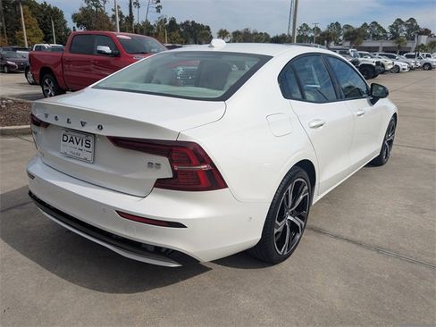 Used 2024 Volvo S60 B5 Plus image 3