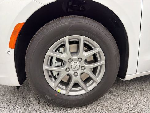 New 2026 Chrysler Pacifica Select image 10