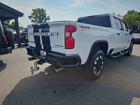 Used 2020 Chevrolet Silverado 2500 Custom w/ Custom Value Package AWD/4WD image 3