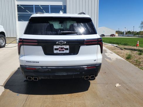 Used 2024 Chevrolet Traverse LT w/ Midnight/Sport Edition FWD image 5