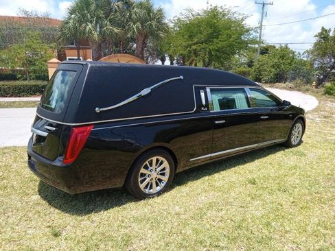 Used 2017 Cadillac XTS FWD image 3