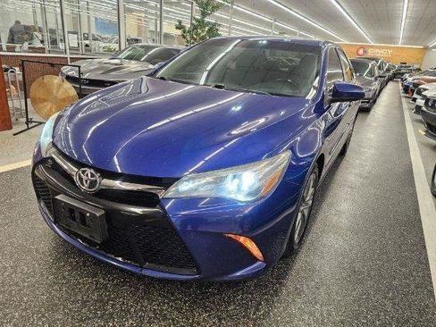 Used 2015 Toyota Camry SE FWD image 2