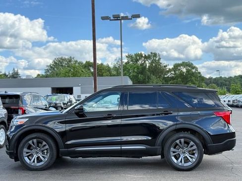 Used 2023 Ford Explorer XLT w/ Equipment Group 202A AWD/4WD image 43