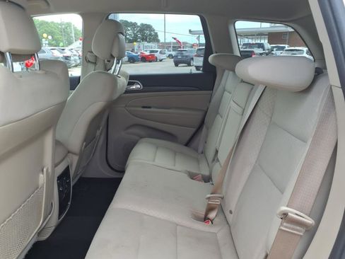 Used 2022 Jeep Grand Cherokee Laredo E image 10