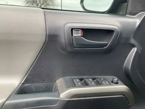 Used 2020 Toyota Tacoma SR5 image 11