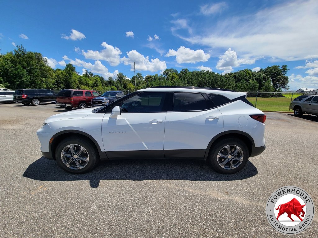 Used 2024 Chevrolet Blazer LT w/ Convenience Package FWD image 3
