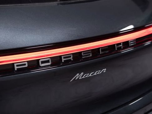 Certified 2026 Porsche Macan AWD/4WD image 18