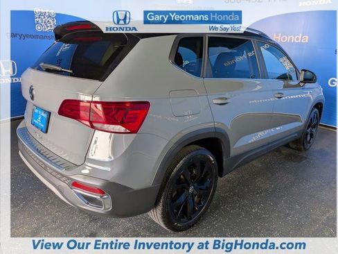 Used 2024 Volkswagen Taos SE image 4