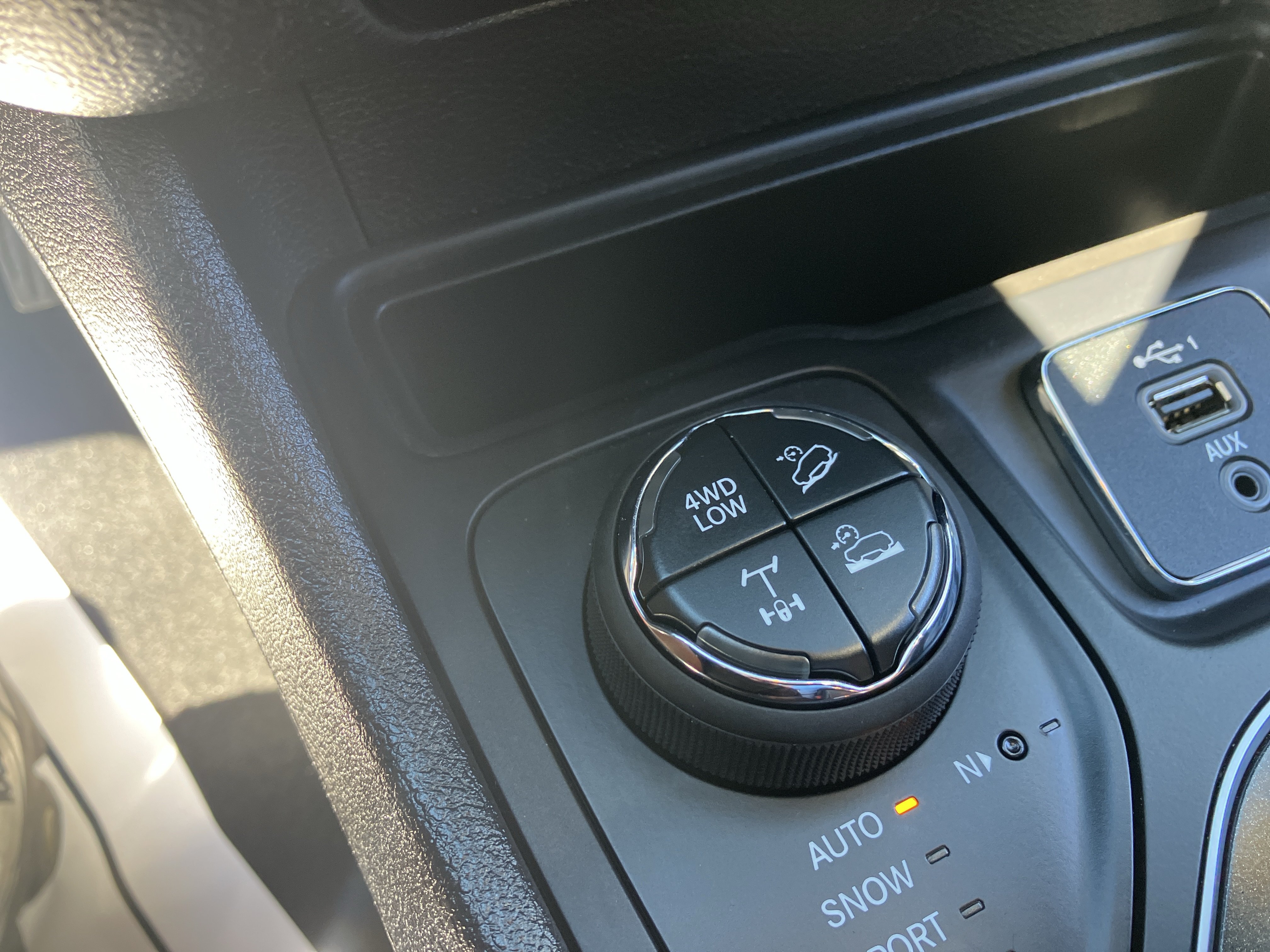 Used 2021 Jeep Cherokee Trailhawk AWD/4WD image 27
