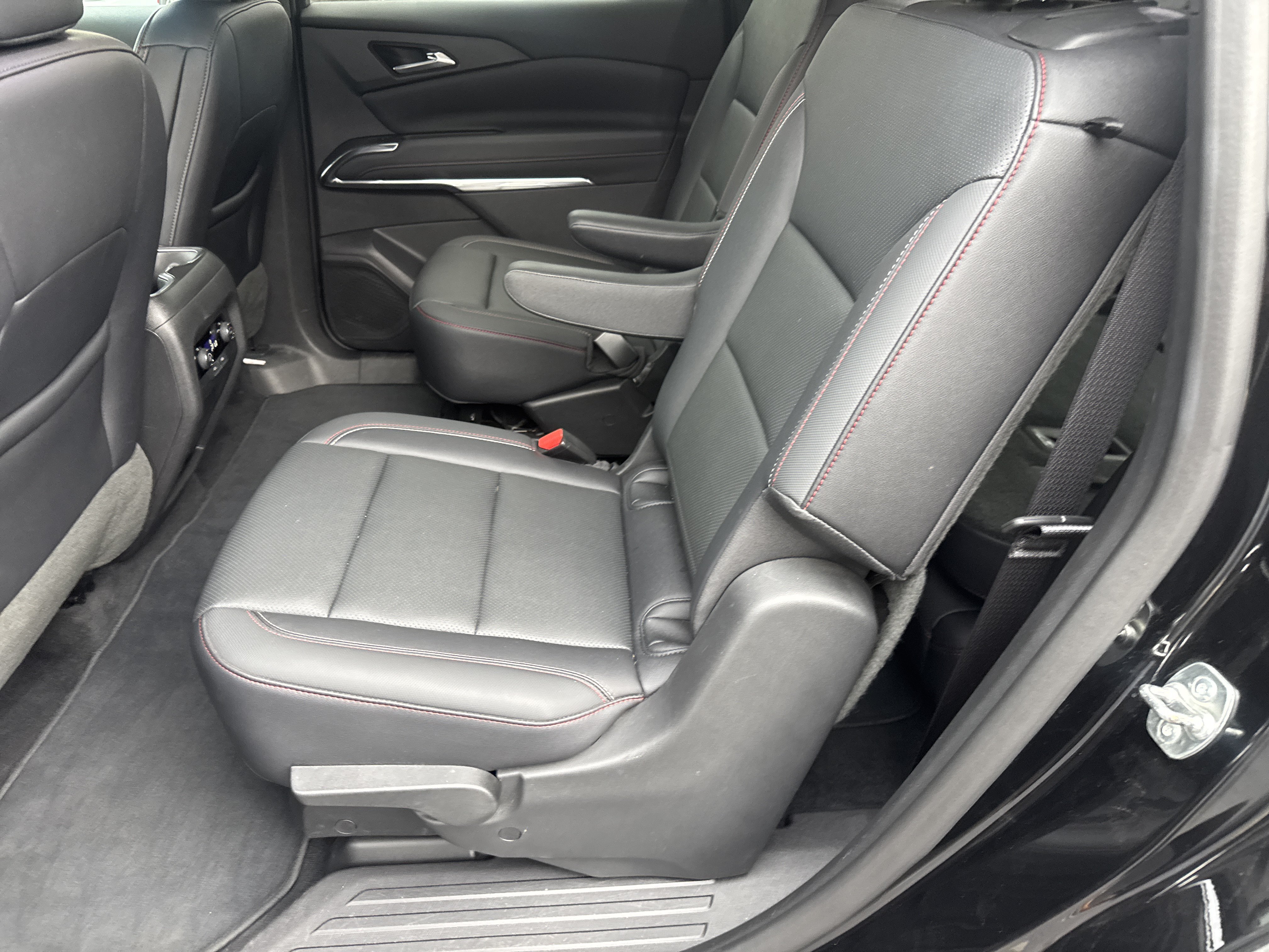 Used 2025 Chevrolet Traverse Z71 AWD/4WD image 13