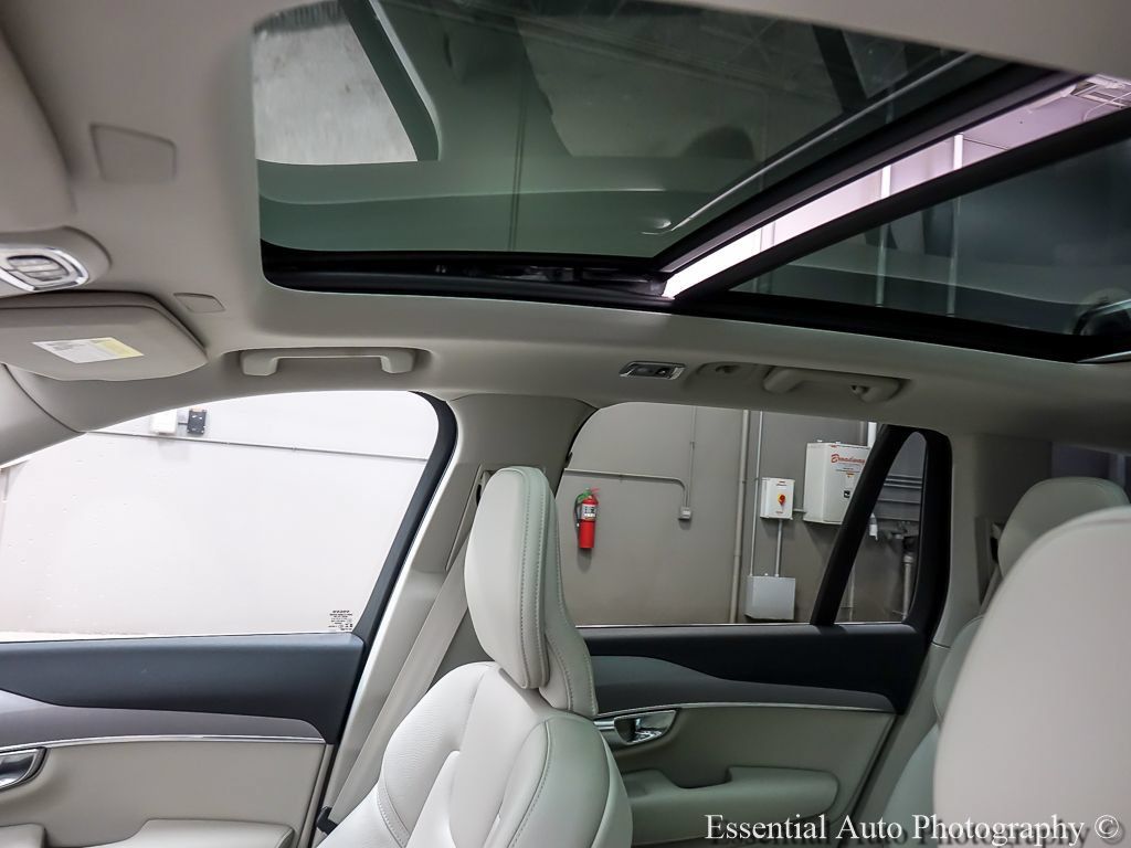 Used 2022 Volvo XC90 T5 Momentum AWD/4WD image 11
