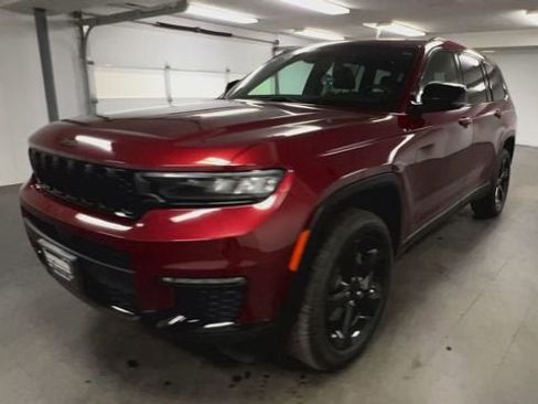 Used 2025 Jeep Grand Cherokee L Limited w/ Black Appearance Package image 4