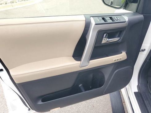 Used 2023 Toyota 4Runner Limited AWD/4WD image 8
