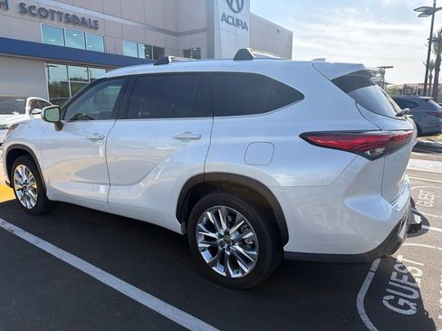 Used 2022 Toyota Highlander Limited FWD image 5