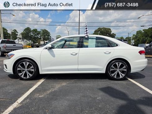 Used 2021 Volkswagen Passat 2.0T SE FWD image 2
