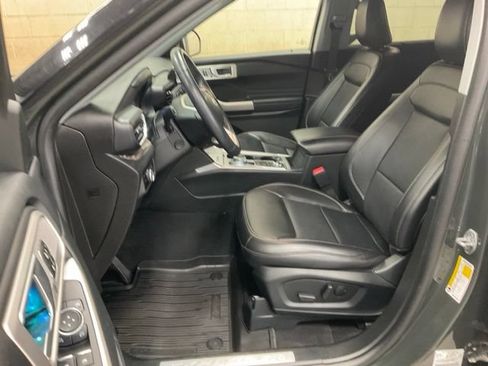 Used 2023 Ford Explorer Limited w/ Equipment Group 301A AWD/4WD image 8