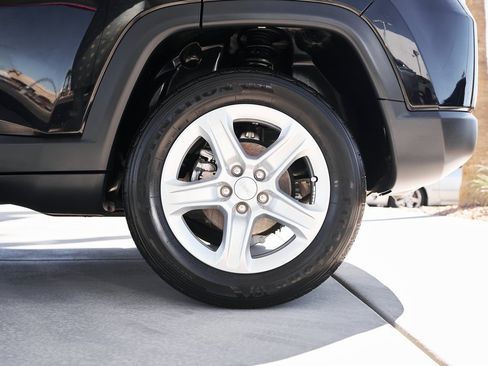 Used 2023 Jeep Compass Sport image 8