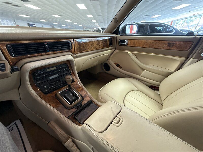 Used 1997 Jaguar XJ Vanden Plas RWD image 28