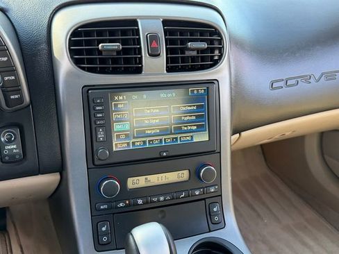 Used 2007 Chevrolet Corvette Coupe w/ Preferred Equipment Group RWD image 18
