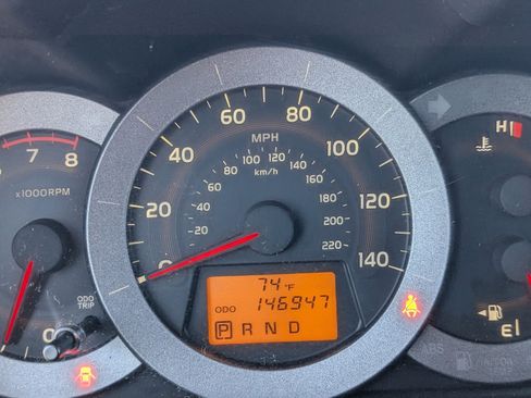 Used 2011 Toyota RAV4 image 27