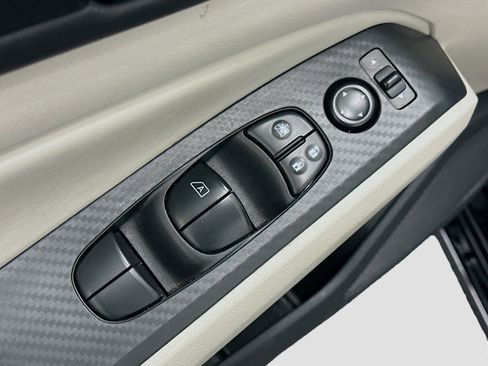 Used 2025 Nissan Altima 2.5 SV image 15