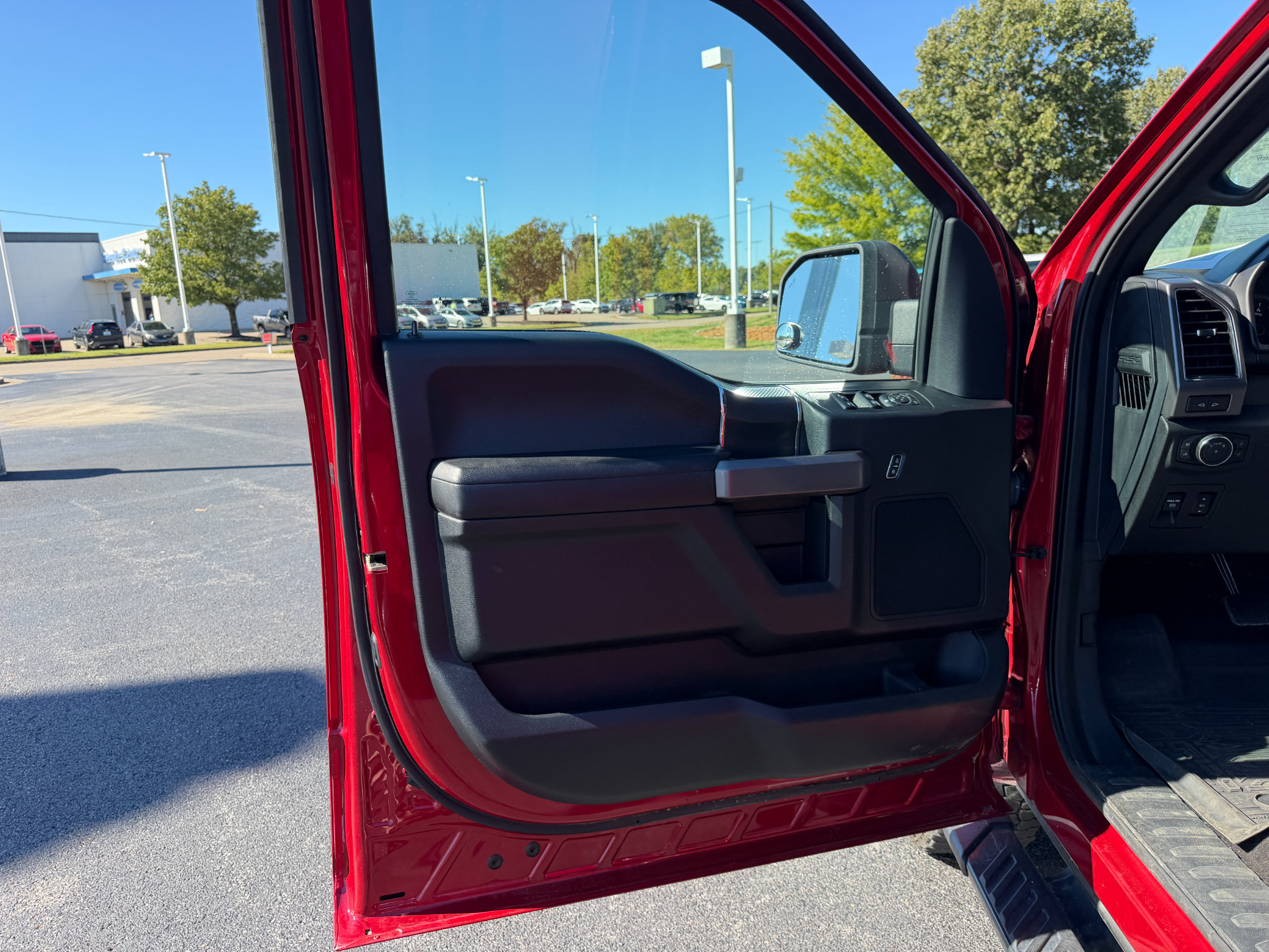 Used 2020 Ford F150 XLT w/ Equipment Group 302A Luxury AWD/4WD image 32