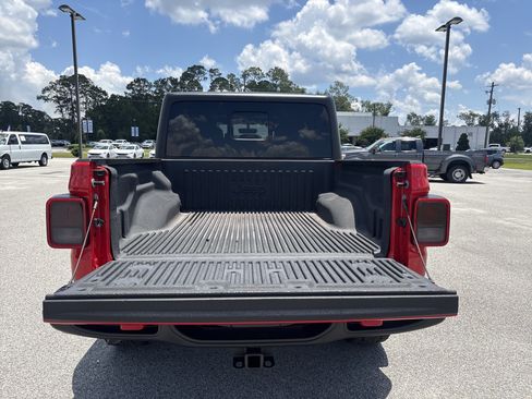 Used 2023 Jeep Gladiator Rubicon w/ Trailer Tow Package AWD/4WD image 8