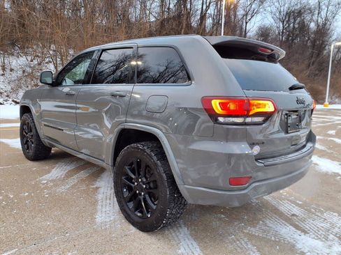 Used 2022 Jeep Grand Cherokee Laredo X image 5