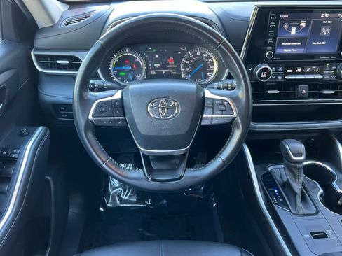 Certified 2022 Toyota Highlander XLE AWD/4WD image 15