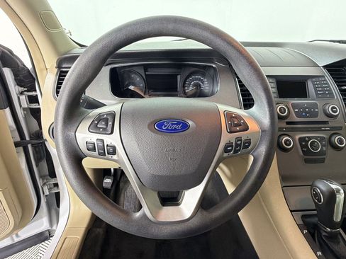 Used 2018 Ford Taurus SE FWD image 17