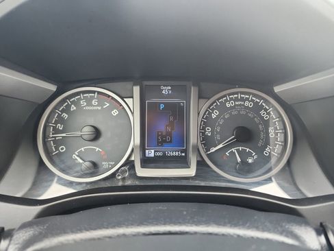 Used 2017 Toyota Tacoma SR5 w/ Tow Package AWD/4WD image 18