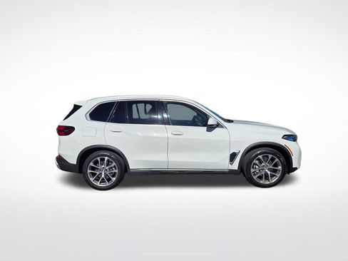 Used 2024 BMW X5 xDrive40i w/ Premium Package image 2