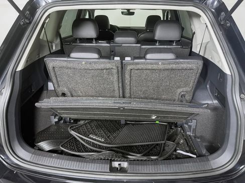 Used 2021 Volkswagen Tiguan SE w/ Panoramic Sunroof Package AWD/4WD image 16