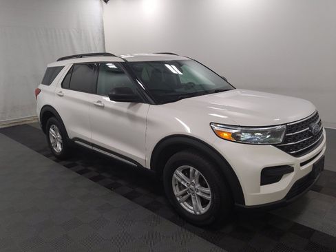 Used 2023 Ford Explorer XLT AWD/4WD image 11