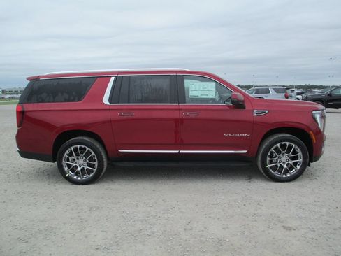 New 2026 GMC Yukon XL Elevation w/ Elevation Premium Package AWD/4WD image 3