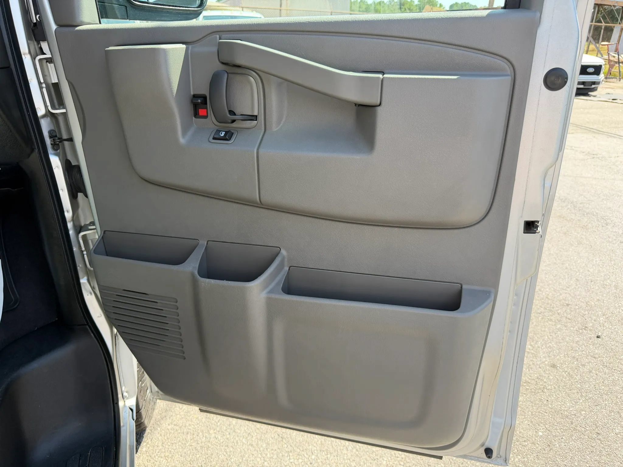 Used 2019 Chevrolet Express 3500 LS RWD image 23