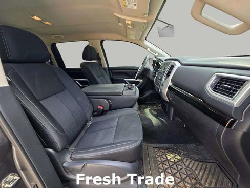 Used 2018 Nissan Titan SV image 9